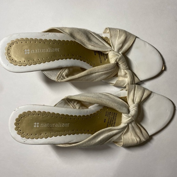 Naturalizer Heels - Picture 3 of 7